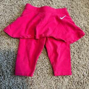 Nike baby 9m Dri-FIT Skirted Crop Leggings Skapri Voltage Pink